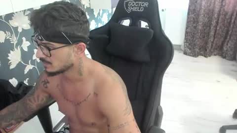 jonnyporn1 online show from July 30, 12:15 pm