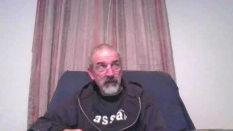 Snapshot of jony_five chatting on December 18, 3:15 am Jon online show from December 18, 3:15 am