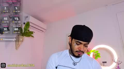 Snapshot of jordansmiith_ chatting on October 28, 10:12 pm Jordan Smith online show from October 28, 10:12 pm