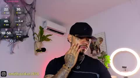 Snapshot of jordansmiith_ chatting on November 3, 8:43 pm Jordan Smith online show from November 3, 8:43 pm