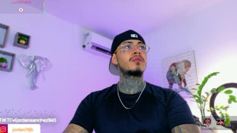 Snapshot of jordansmiith_ chatting on May 8, 8:58 pm Jordan Smith online show from May 8, 8:58 pm