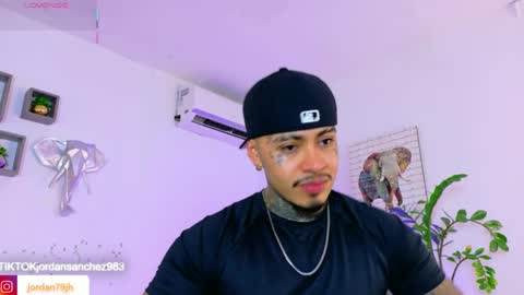 Snapshot of jordansmiith_ chatting on May 11, 8:50 pm Jordan Smith online show from May 11, 8:50 pm