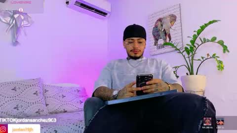 Snapshot of jordansmiith_ chatting on June 10, 9:03 pm Jordan Smith online show from June 10, 9:03 pm