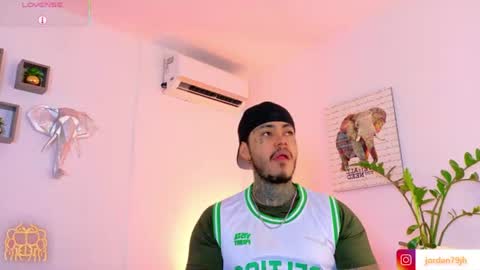 Snapshot of jordansmiith_ chatting on June 27, 8:47 pm Jordan Smith online show from June 27, 8:47 pm