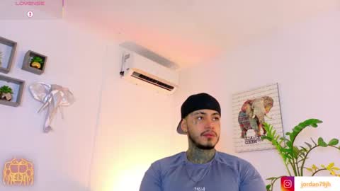 Snapshot of jordansmiith_ chatting on July 8, 10:25 pm Jordan Smith online show from July 8, 10:25 pm