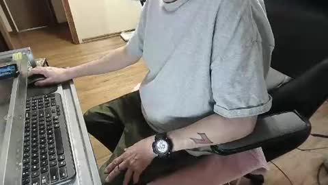 Snapshot of jorigwm chatting on February 28, 4:54 am jorigwm online show from February 28, 4:54 am