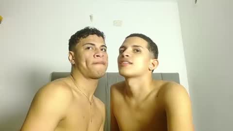 Snapshot of jose_and_daniel chatting on July 5, 4:52 am JOSE AND DANIEL online show from July 5, 4:52 am