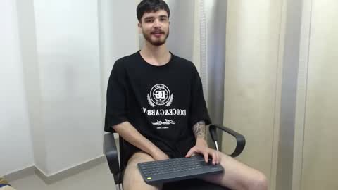 Snapshot of joseh0se chatting on February 4, 2:06 am alejandro online show from February 4, 2:06 am