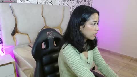 Joselyn  online show from March 25, 12:00 pm