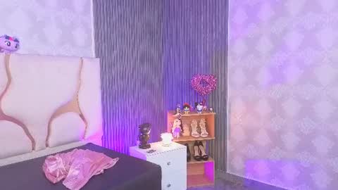 Joselyn  online show from August 1, 12:15 pm