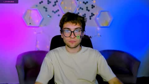 joseph_bear_ online show from November 6, 8:10 pm