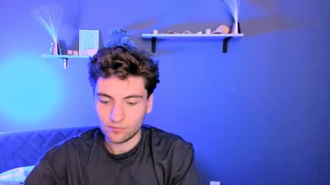 joseph_bear_ online show from December 18, 7:53 pm