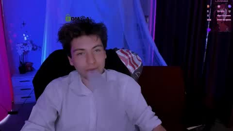 joseph_bear_ online show from April 23, 12:29 pm