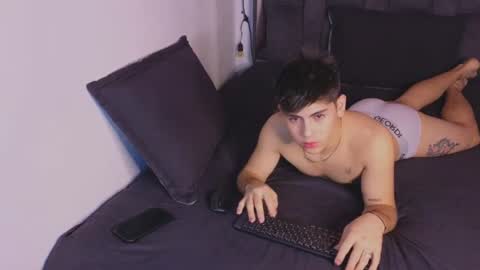 Snapshot of josethariaz25 chatting on July 8, 1:15 pm JOSETH ARIAZ online show from July 8, 1:15 pm