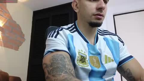josh_miller01 online show from June 13, 1:31 pm