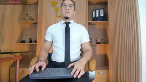 joshmiller___ online show from June 13, 11:41 am