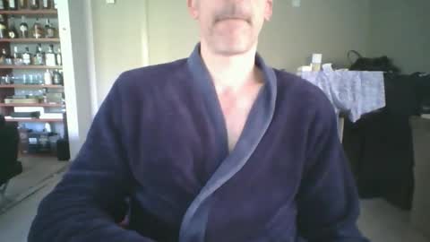 Snapshot of joshua154197 chatting on April 8, 6:35 am joshua154197 online show from April 8, 6:35 am