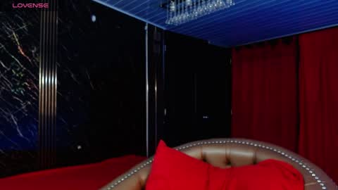 joshua_saenz_ online show from May 26, 12:06 am