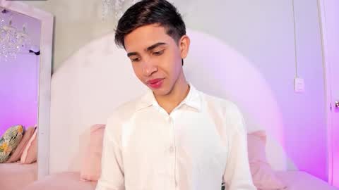 Joshua Sanz  online show from November 11, 3:50 am