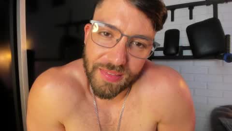 Snapshot of joshualyon chatting on December 19, 2:12 am Joshua The Lion online show from December 19, 2:12 am