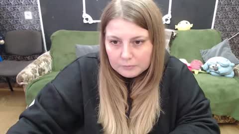 Snapshot of josiesun771 chatting on February 21, 10:39 am josiesun771 online show from February 21, 10:39 am
