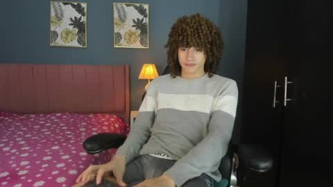 Snapshot of joss_shellby chatting on April 20, 4:21 pm joss_shellby online show from April 20, 4:21 pm