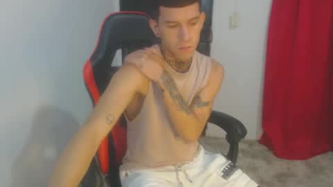 Snapshot of josue_linares chatting on November 2, 4:59 am josue_linares online show from November 2, 4:59 am