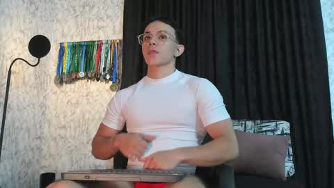 Im Jouliano online show from February 12, 9:22 pm