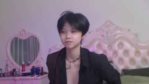 joycekay online show from April 30, 9:19 pm