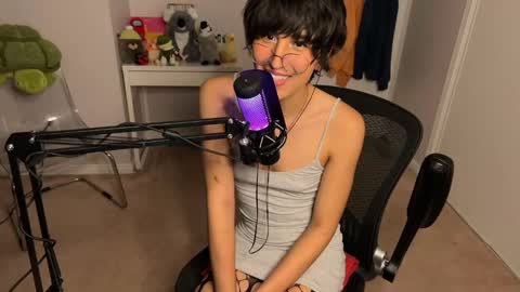 Snapshot of joystickjackie chatting on December 10, 12:06 am Jackie Joy online show from December 10, 12:06 am