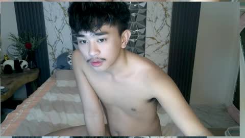 Snapshot of jr_exclusive chatting on May 3, 5:02 am jr_exclusive online show from May 3, 5:02 am