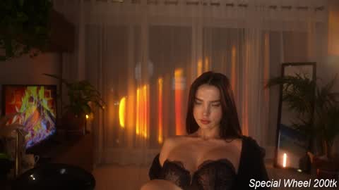 Jennifer Diaz online show from February 10, 8:35 pm