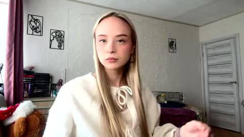 Alice online show from April 14, 9:15 am