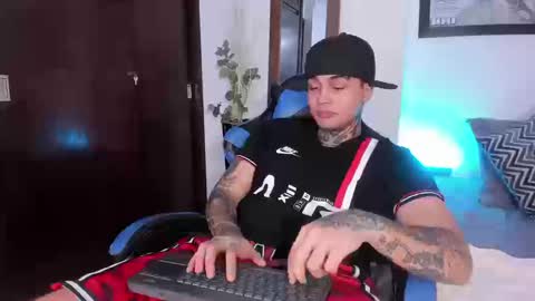 juan_alvarez18 online show from September 9, 8:19 pm