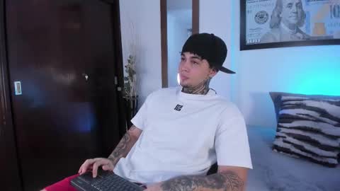 juan_alvarez18 online show from September 24, 2:48 am