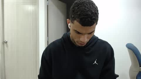 Snapshot of juan_gomez_1 chatting on February 10, 11:36 am juan_gomez_1 online show from February 10, 11:36 am