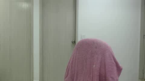 Snapshot of juan_gomez_1 chatting on February 21, 10:39 am juan_gomez_1 online show from February 21, 10:39 am