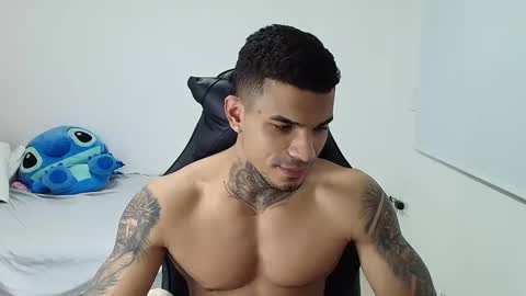 Snapshot of juan_gomez_1 chatting on September 12, 12:44 am juan_gomez_1 online show from September 12, 12:44 am