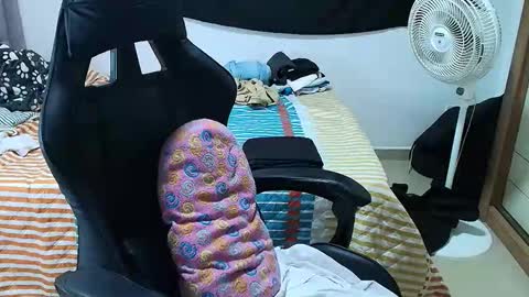 Snapshot of juan_gomez_1 chatting on October 1, 1:22 am juan_gomez_1 online show from October 1, 1:22 am