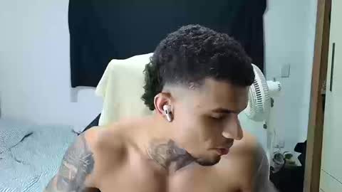 Snapshot of juan_gomez_1 chatting on October 19, 12:22 am juan_gomez_1 online show from October 19, 12:22 am