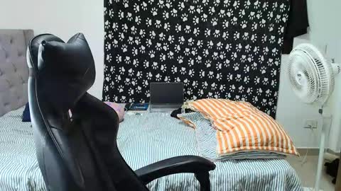 Snapshot of juan_gomez_1 chatting on November 1, 11:18 pm juan_gomez_1 online show from November 1, 11:18 pm