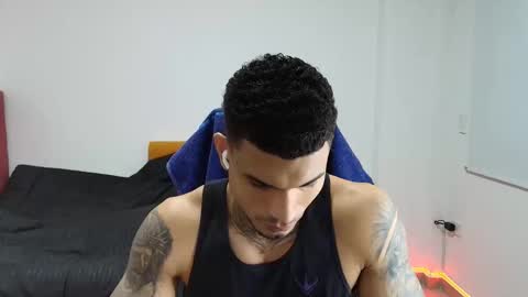 Snapshot of juan_gomez_1 chatting on November 19, 12:21 am juan_gomez_1 online show from November 19, 12:21 am