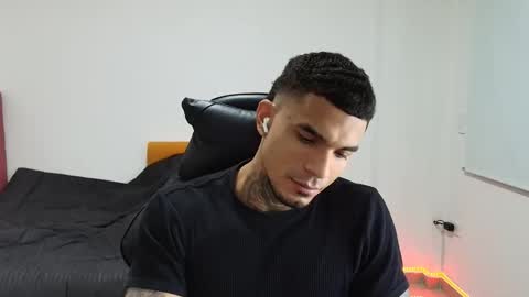 Snapshot of juan_gomez_1 chatting on November 21, 10:19 pm juan_gomez_1 online show from November 21, 10:19 pm