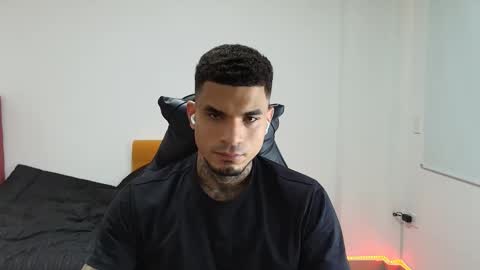 Snapshot of juan_gomez_1 chatting on November 22, 9:58 pm juan_gomez_1 online show from November 22, 9:58 pm