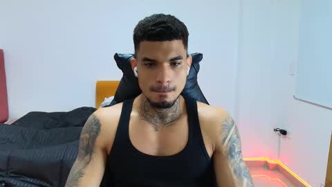 Snapshot of juan_gomez_1 chatting on November 26, 12:55 am juan_gomez_1 online show from November 26, 12:55 am