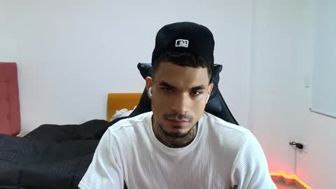 Snapshot of juan_gomez_1 chatting on November 27, 12:02 am juan_gomez_1 online show from November 27, 12:02 am