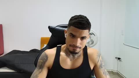 Snapshot of juan_gomez_1 chatting on November 27, 11:07 pm juan_gomez_1 online show from November 27, 11:07 pm