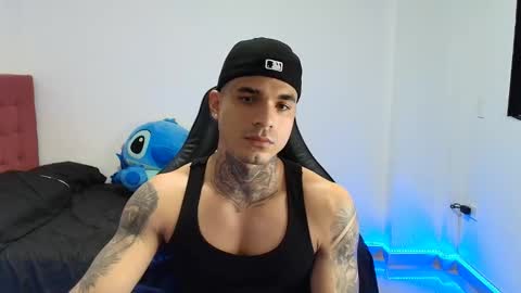 Snapshot of juan_gomez_1 chatting on December 14, 12:27 am juan_gomez_1 online show from December 14, 12:27 am