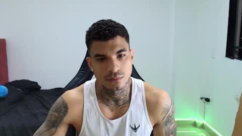 Snapshot of juan_gomez_1 chatting on December 17, 5:13 am juan_gomez_1 online show from December 17, 5:13 am