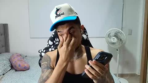 Snapshot of juan_gomez_1 chatting on January 10, 12:01 am juan_gomez_1 online show from January 10, 12:01 am